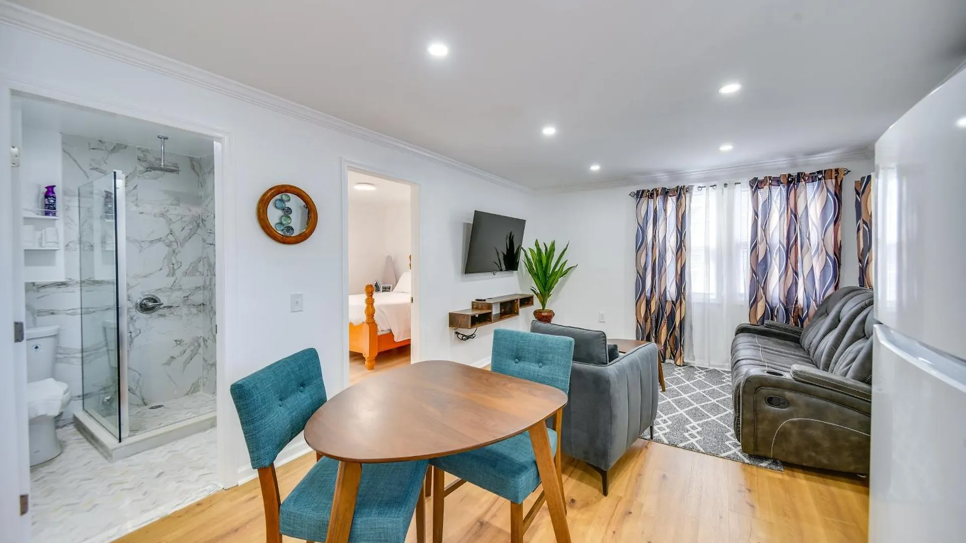 Less Than 1 Mi To Beaches Central Norfolk Apartment! North Camellia Acres 0*,