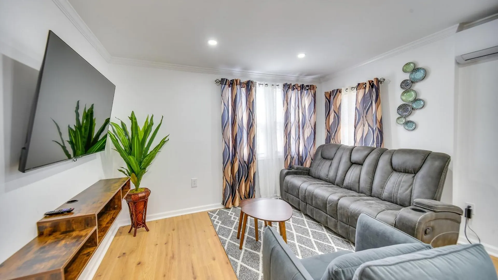 Less Than 1 Mi To Beaches Central Norfolk Apartment! North Camellia Acres