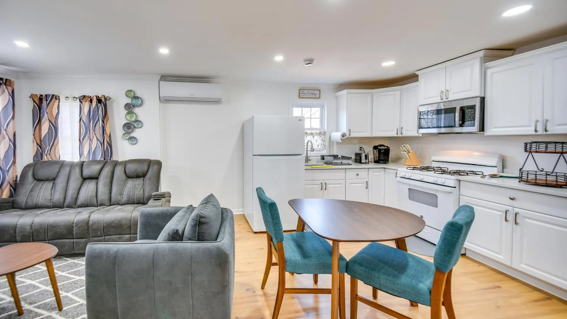 Less Than 1 Mi To Beaches Central Norfolk Apartment! North Camellia Acres 0*,  United States