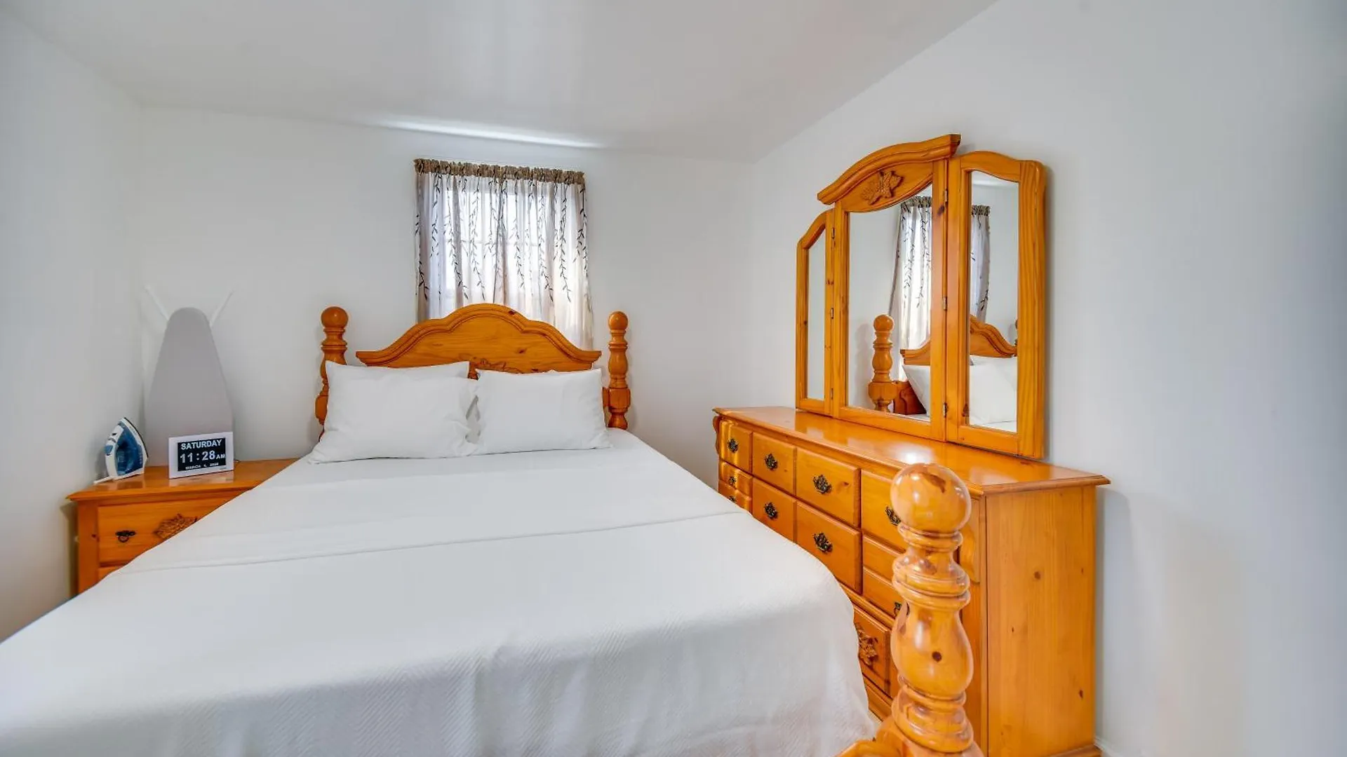 Less Than 1 Mi To Beaches Central Norfolk Apartment! North Camellia Acres 0*,