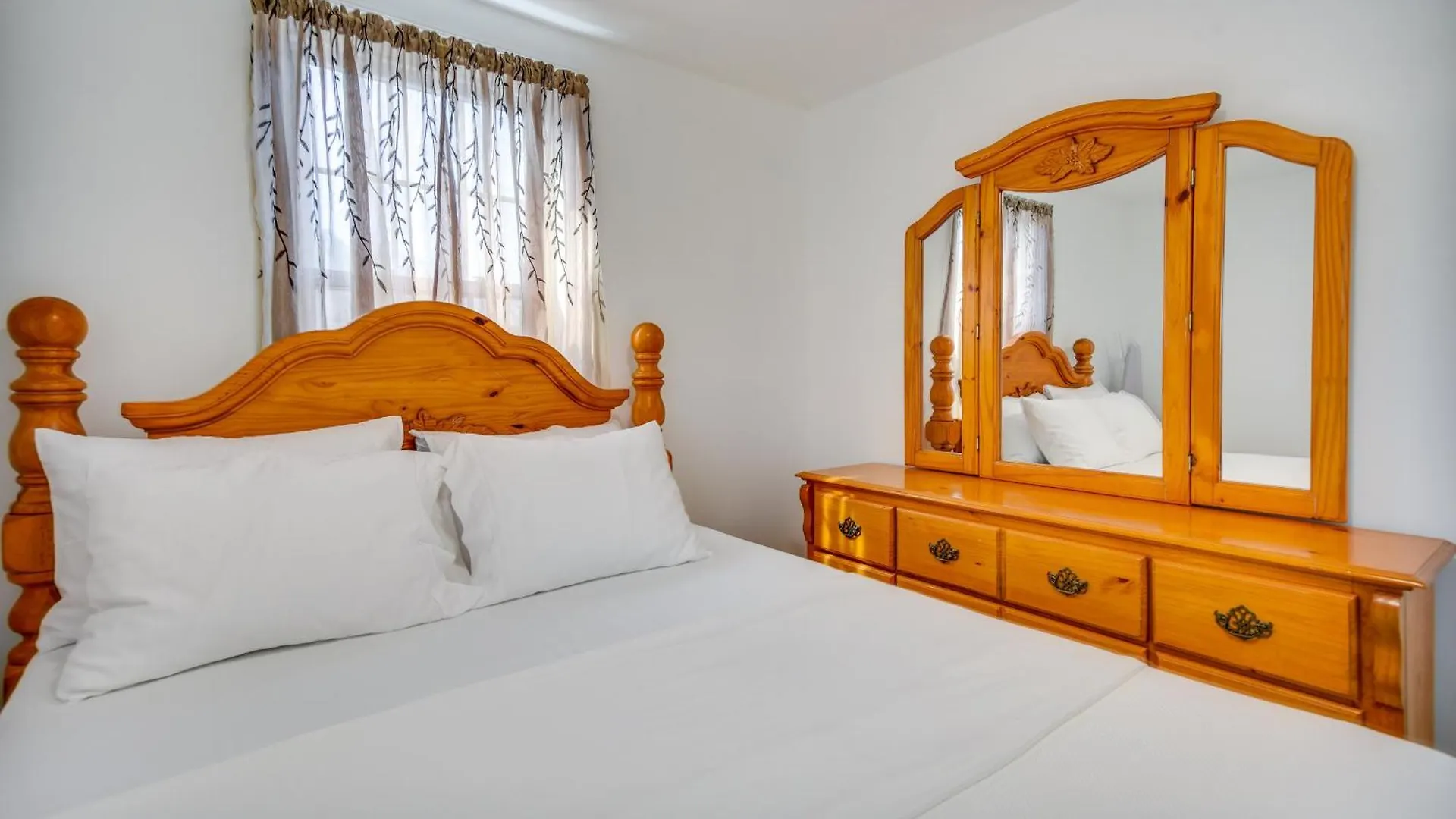 Less Than 1 Mi To Beaches Central Norfolk Apartment! North Camellia Acres Apartment