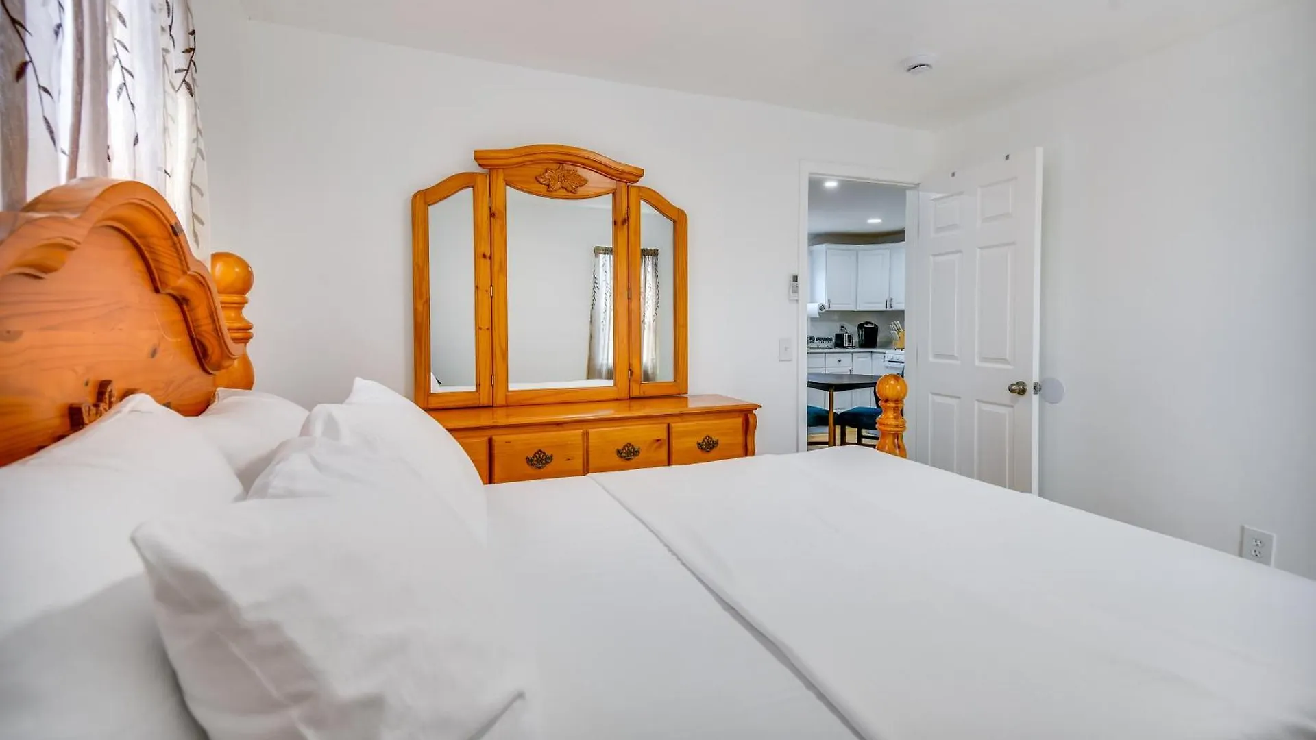 Less Than 1 Mi To Beaches Central Norfolk Apartment! North Camellia Acres