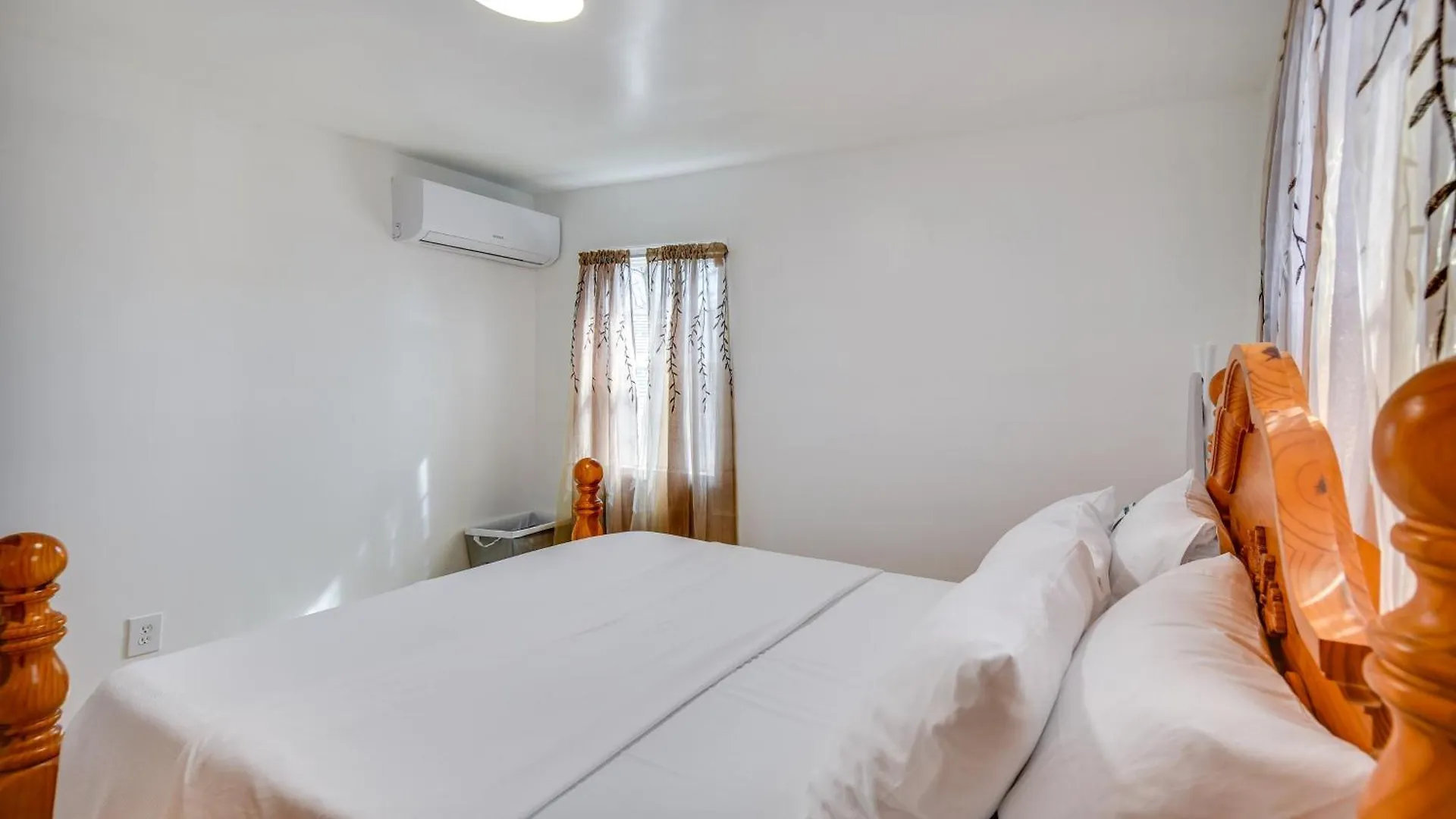 Less Than 1 Mi To Beaches Central Norfolk Apartment! North Camellia Acres