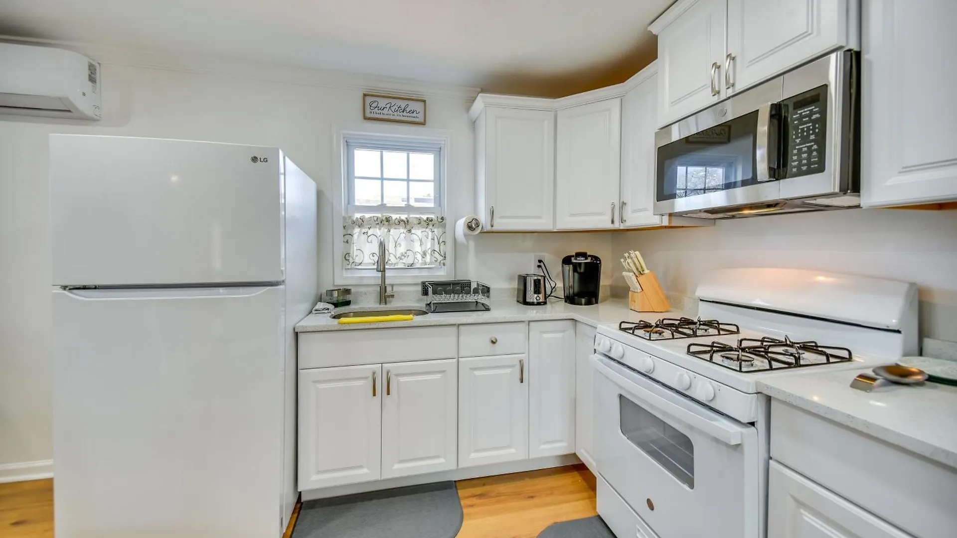 Apartment Less Than 1 Mi To Beaches Central Norfolk Apartment! North Camellia Acres United States